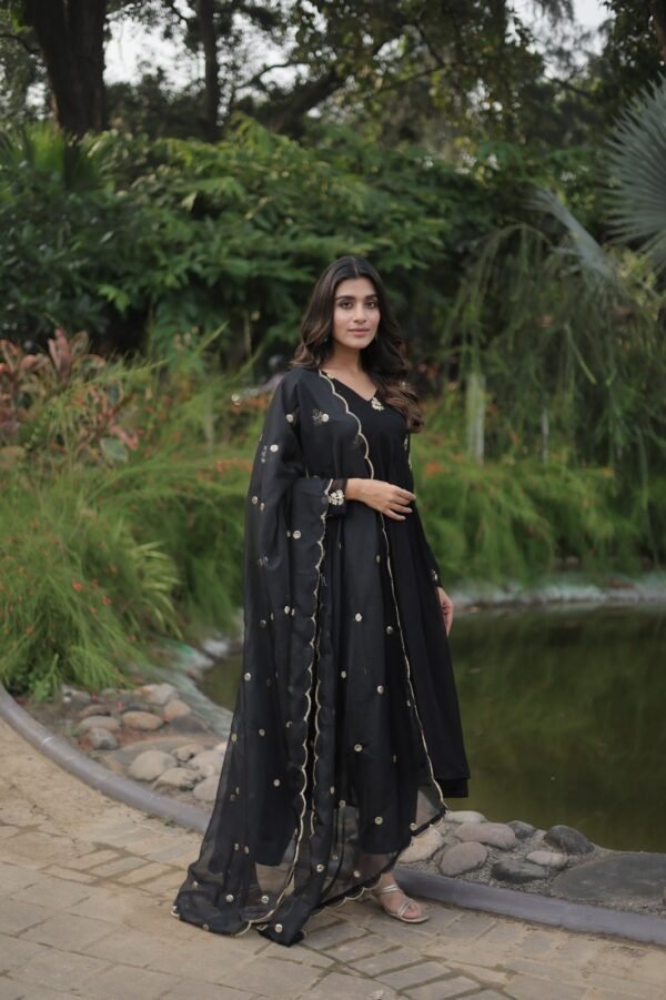 Alia Cut Black Georgette Anarkali With V Neck Pattern